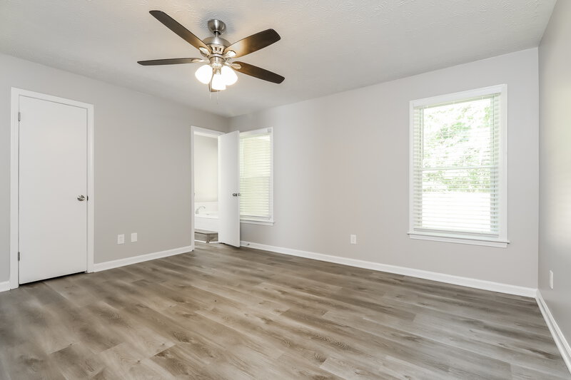 3,030/Mo, 35 Riverside Ct Hampton, GA 30228 Main Bedroom View 2