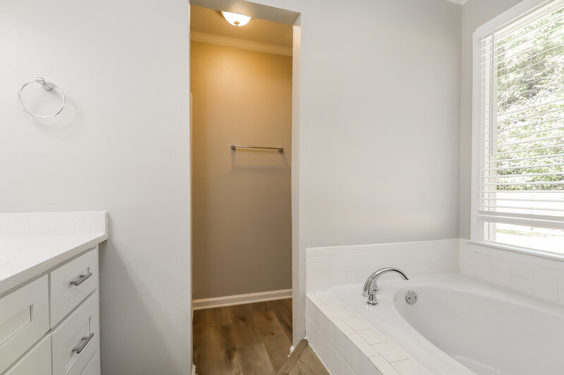 3,030/Mo, 35 Riverside Ct Hampton, GA 30228 Main Bathroom View