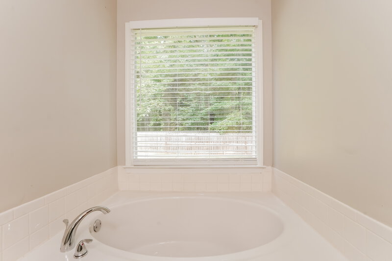 1,890/Mo, 35 Riverside Ct Hampton, GA 30228 Main Bathroom View 2