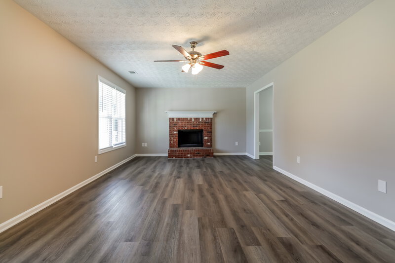 1,730/Mo, 10 Dearing Cove Covington, GA 30014 Living Room View 2