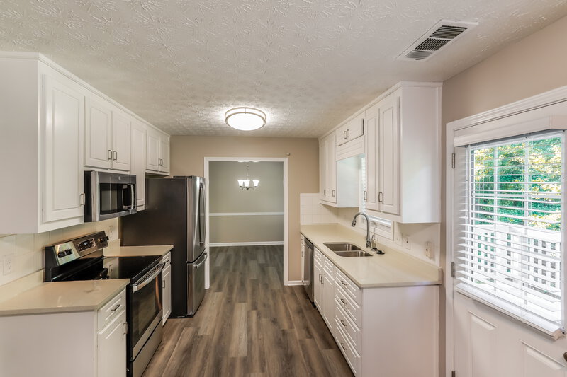 1,730/Mo, 10 Dearing Cove Covington, GA 30014 Kitchen View