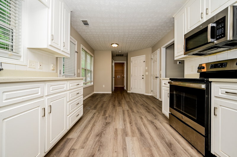 1,835/Mo, 10 Dearing Cove Covington, GA 30014 Kitchen View 2