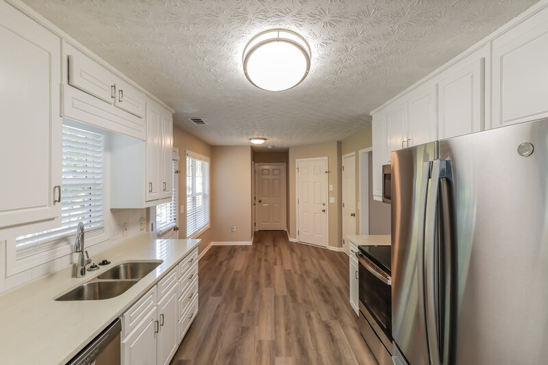 1,730/Mo, 10 Dearing Cove Covington, GA 30014 Kitchen View 2