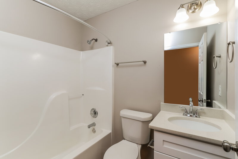 1,730/Mo, 10 Dearing Cove Covington, GA 30014 Bathroom View