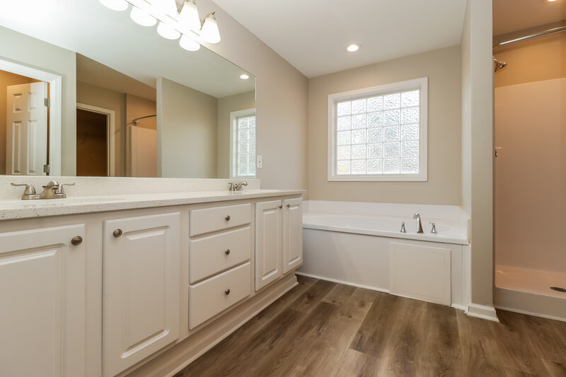 2,650/Mo, 12390 Muir Field Ct Fayetteville, GA 30215 Main Bathroom View