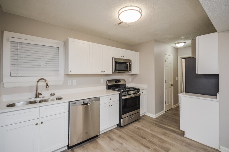 1,820/Mo, 5490 NORTHCUT Drive Atlanta, GA 30349 Kitchen View