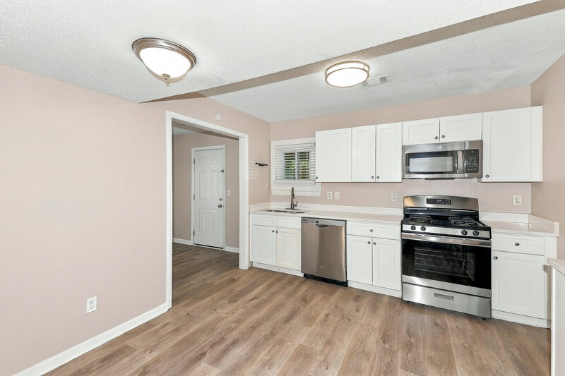 1,980/Mo, 5490 NORTHCUT Drive Atlanta, GA 30349 Kitchen View 2