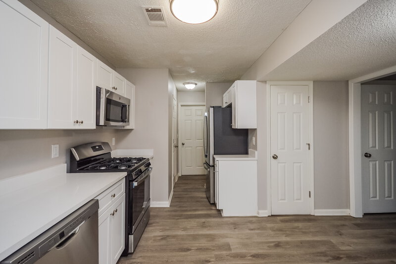 1,820/Mo, 5490 NORTHCUT Drive Atlanta, GA 30349 Kitchen View 2