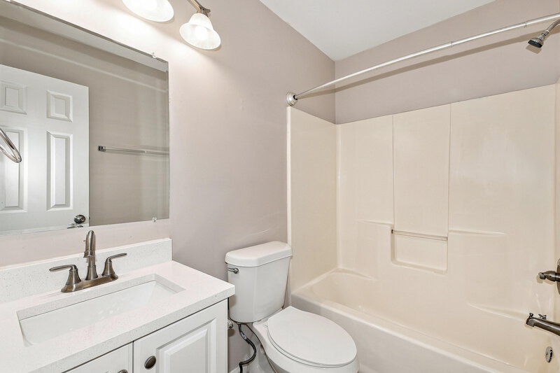 1,980/Mo, 5490 NORTHCUT Drive Atlanta, GA 30349 Primary Bathroom View