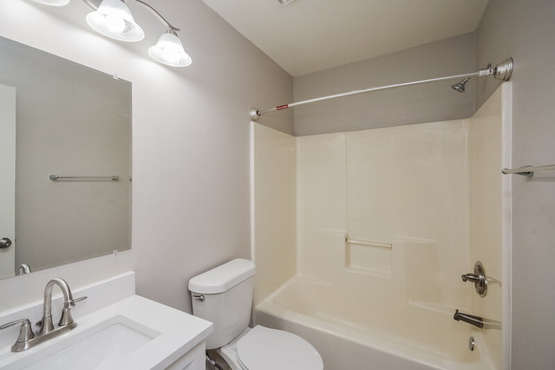 1,820/Mo, 5490 NORTHCUT Drive Atlanta, GA 30349 Main Bathroom View