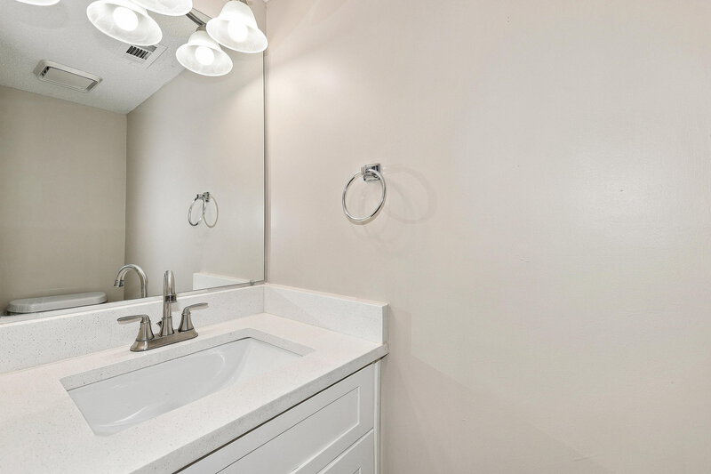 1,980/Mo, 5490 NORTHCUT Drive Atlanta, GA 30349 Bathroom View 2