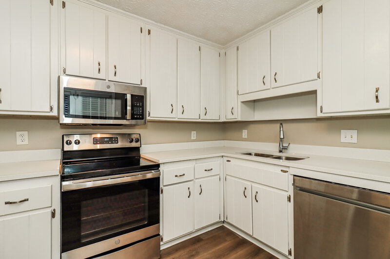 1,855/Mo, 1013 Summer Place NW Acworth, GA 30102 Kitchen View