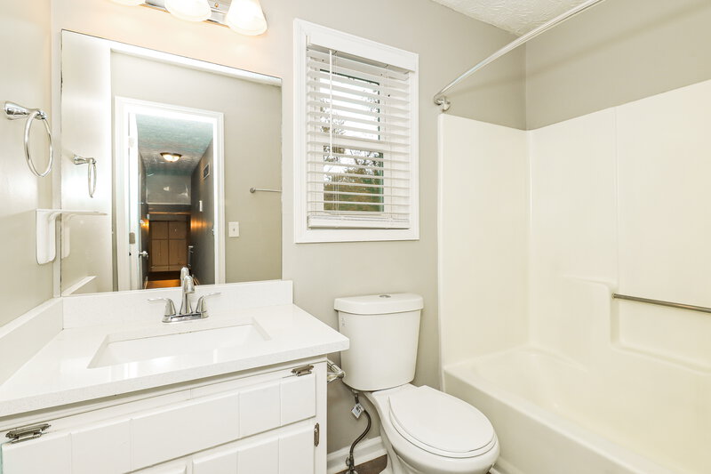 1,855/Mo, 1013 Summer Place NW Acworth, GA 30102 Bathroom View