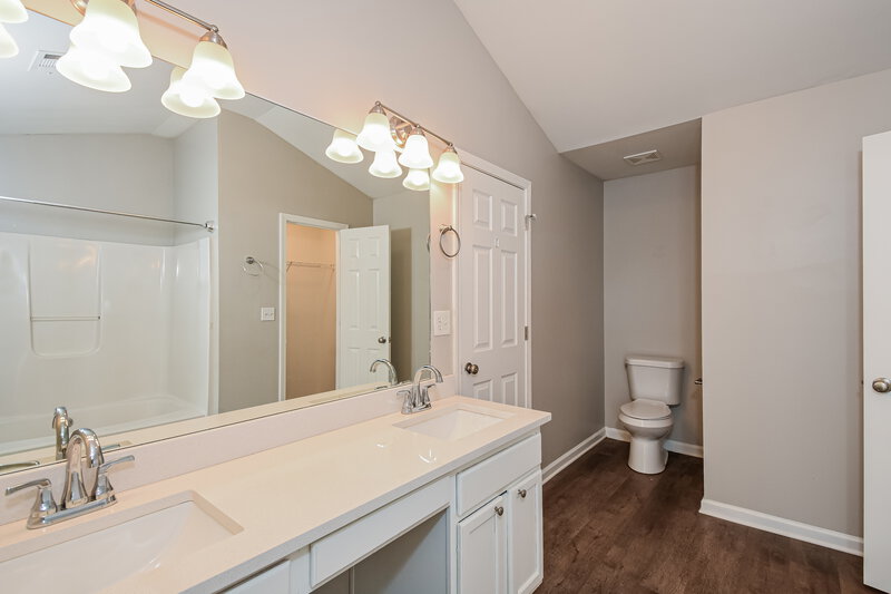 2,015/Mo, 202 Oconee Way Canton, GA 30114 Main Bathroom View