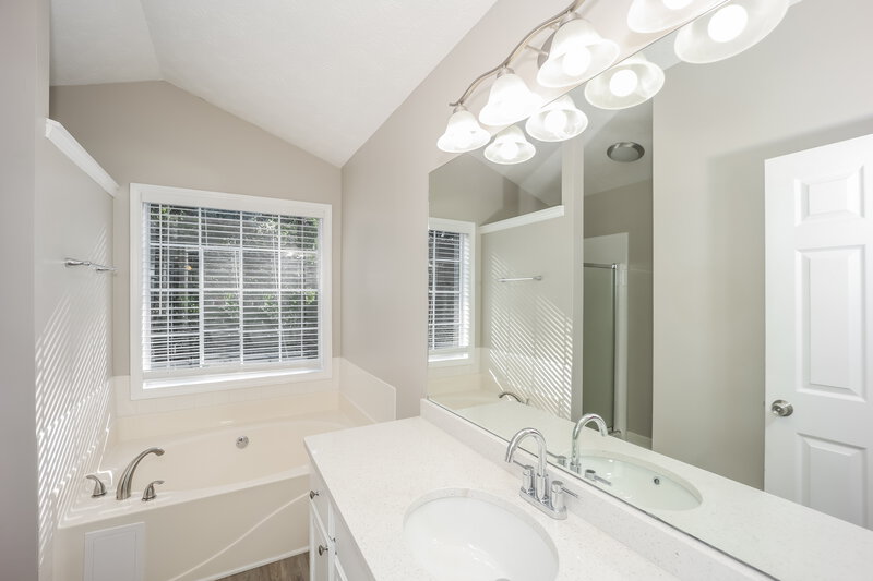 2,570/Mo, 110 Park Place Ct Fayetteville, GA 30215 Main Bathroom View