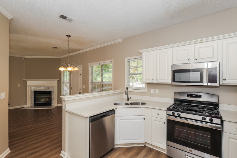 2,350/Mo, 1609 Blossom Dr Atlanta, GA 30349 Kitchen View 2
