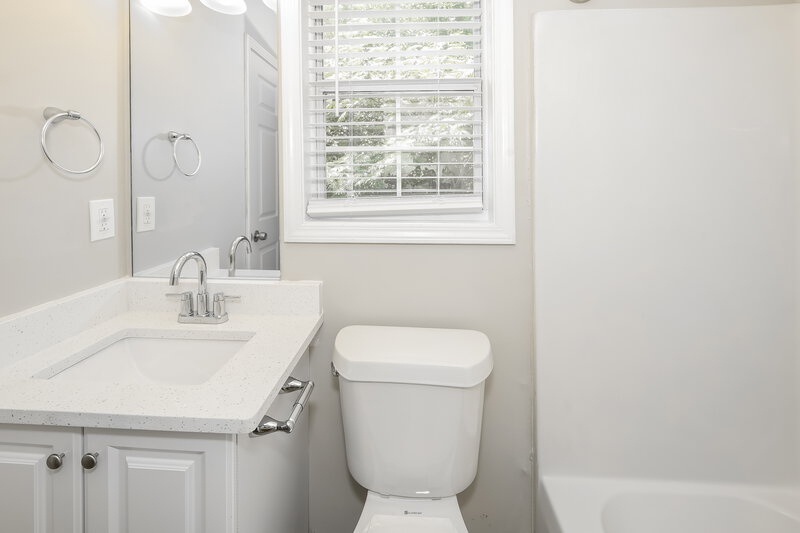 3,120/Mo, 1609 Blossom Dr Atlanta, GA 30349 Bathroom View
