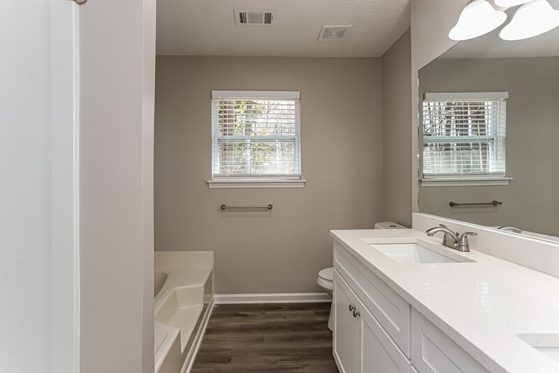 1,890/Mo, 8392 Red Cedar Way Riverdale, GA 30274 Main Bathroom View