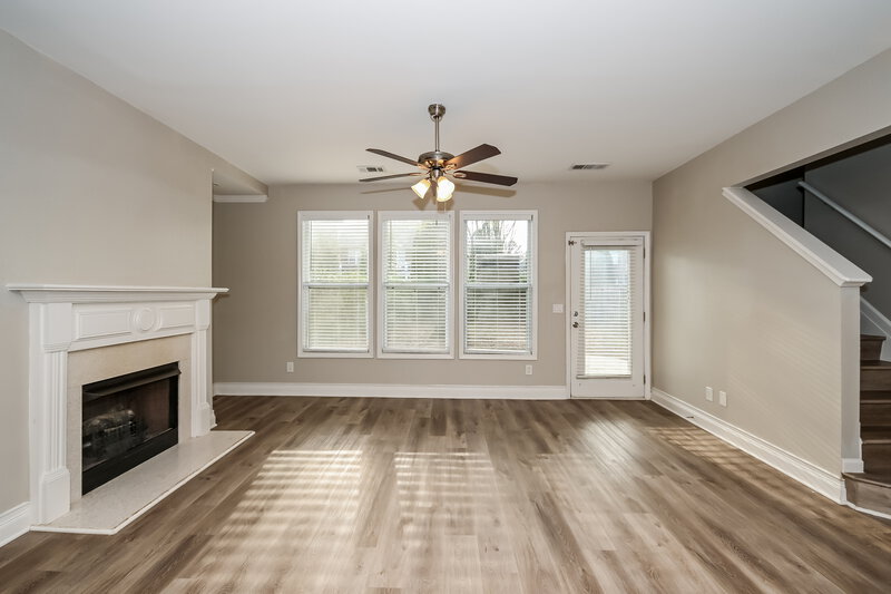 2,200/Mo, 3935 Abernathy Farm Way Acworth, GA 30101 Living Room View 2