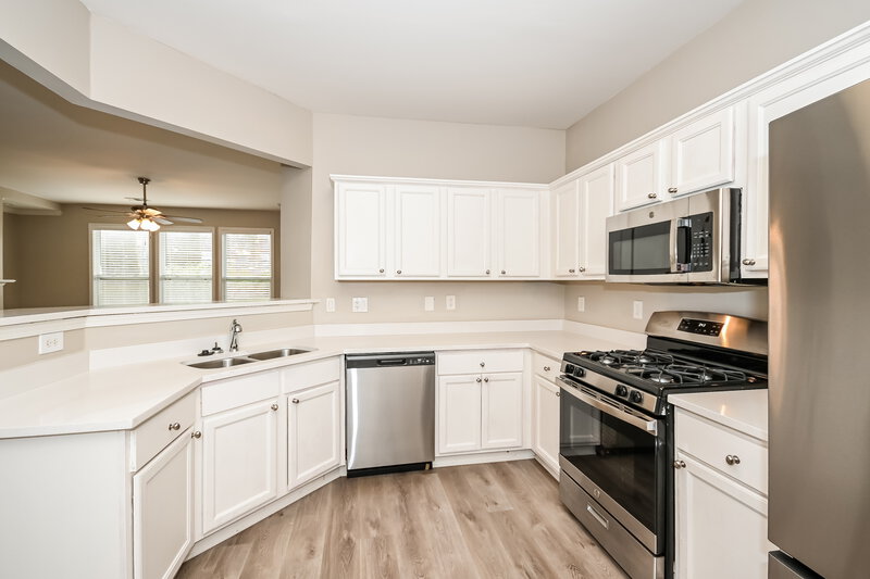 2,200/Mo, 3935 Abernathy Farm Way Acworth, GA 30101 Kitchen View