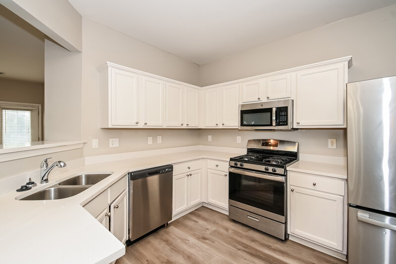 2,200/Mo, 3935 Abernathy Farm Way Acworth, GA 30101 Kitchen View 2