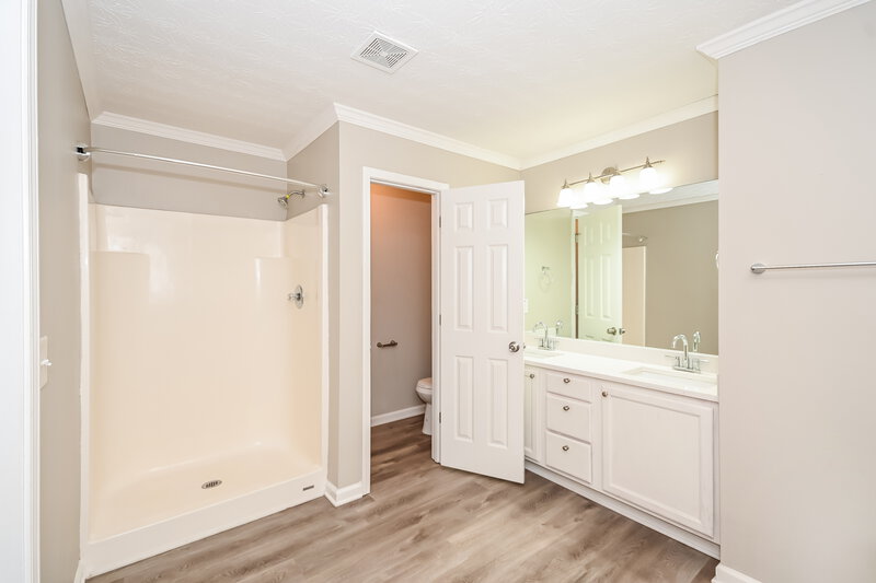 2,200/Mo, 3935 Abernathy Farm Way Acworth, GA 30101 Main Bathroom View