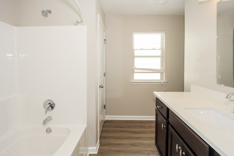 2,710/Mo, 346 Lauren Dr Fairburn, GA 30213 Main Bathroom View