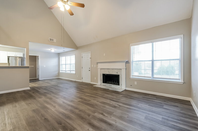 2,165/Mo, 8079 Clearview Cir Riverdale, GA 30296 Living Room View 2