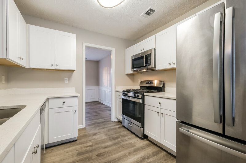 2,165/Mo, 8079 Clearview Cir Riverdale, GA 30296 Kitchen View 2