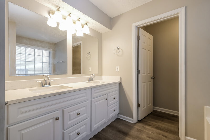 2,165/Mo, 8079 Clearview Cir Riverdale, GA 30296 Main Bathroom View