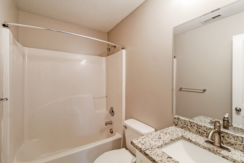 1,830/Mo, 1573 Queen Elizabeth Dr Locust Grove, GA 30248 Bathroom View 2