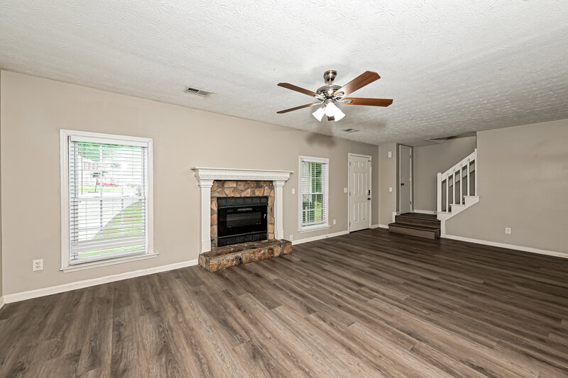 2,300/Mo, 94 Timothy Ln NW Lilburn, GA 30047 Living Room View 2