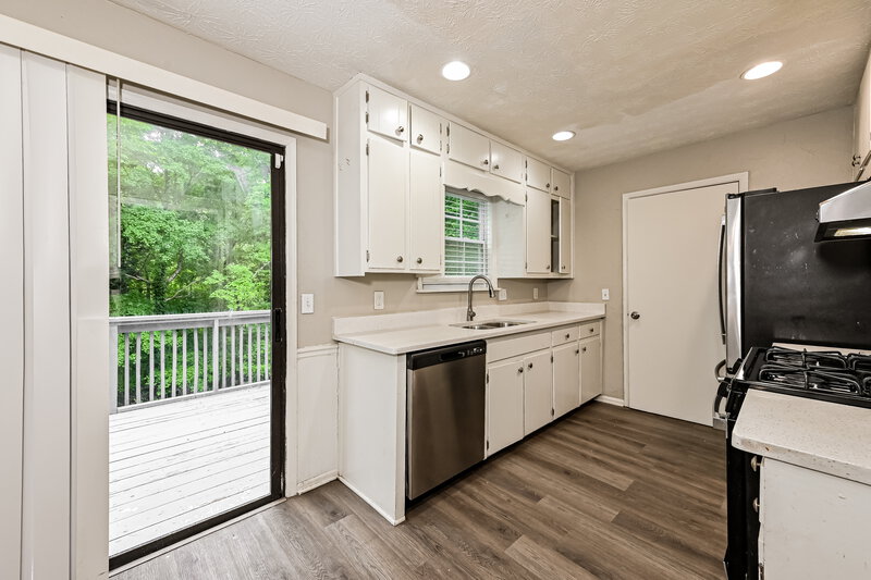 2,300/Mo, 94 Timothy Ln NW Lilburn, GA 30047 Kitchen View