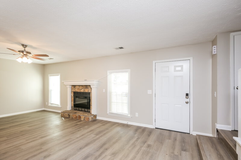 3,290/Mo, 94 Timothy Ln NW Lilburn, GA 30047 Living Room View 4