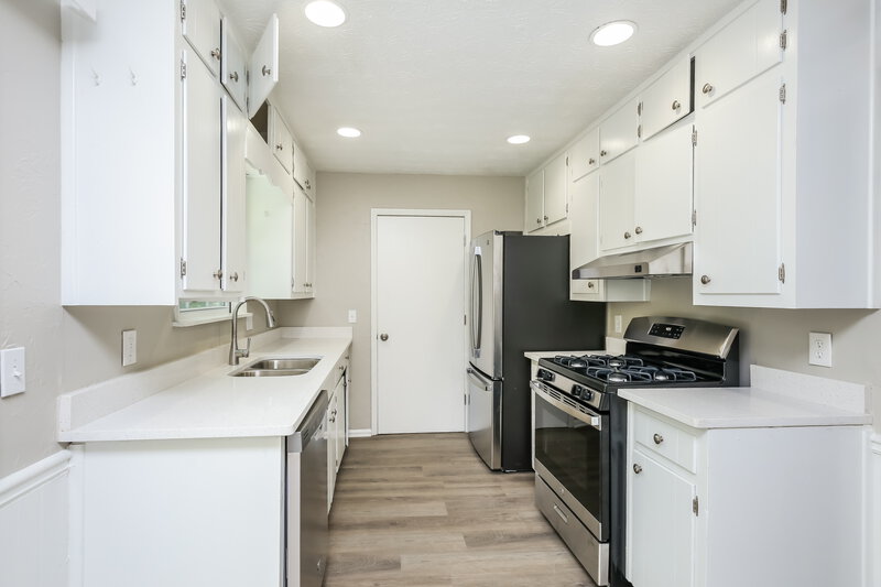 3,290/Mo, 94 Timothy Ln NW Lilburn, GA 30047 Kitchen View