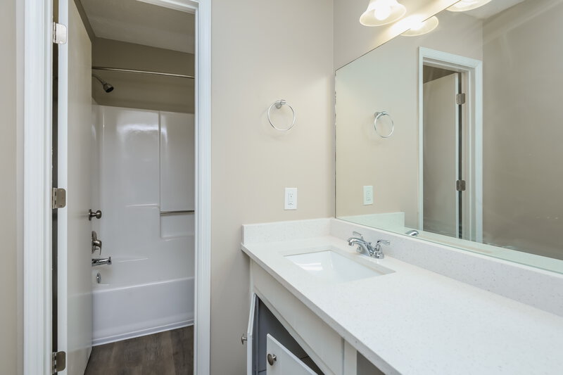 3,290/Mo, 94 Timothy Ln NW Lilburn, GA 30047 Main Bathroom View