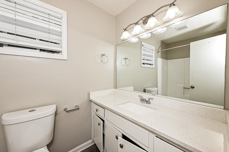 2,300/Mo, 94 Timothy Ln NW Lilburn, GA 30047 Main Bathroom View