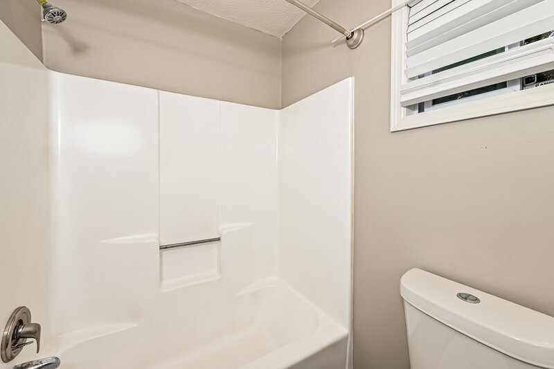 2,300/Mo, 94 Timothy Ln NW Lilburn, GA 30047 Main Bathroom View 2