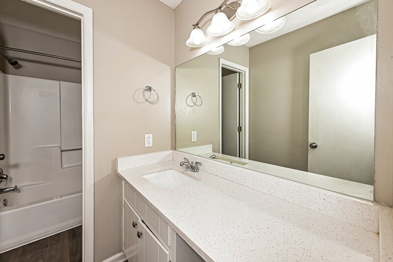 2,300/Mo, 94 Timothy Ln NW Lilburn, GA 30047 Bathroom View