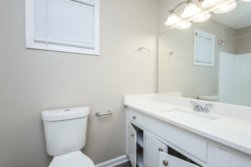 3,290/Mo, 94 Timothy Ln NW Lilburn, GA 30047 Bathroom View