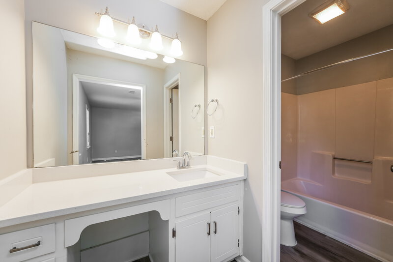 1,935/Mo, 2678 Porter Dr Lawrenceville, GA 30044 Main Bathroom View