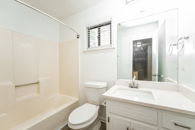 1,935/Mo, 2678 Porter Dr Lawrenceville, GA 30044 Bathroom View 2