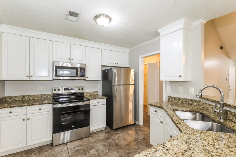 1,775/Mo, 1751 Live Oak Ln Hampton, GA 30228 Kitchen View