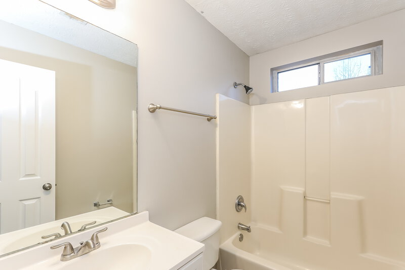 1,775/Mo, 1751 Live Oak Ln Hampton, GA 30228 Bathroom View 2