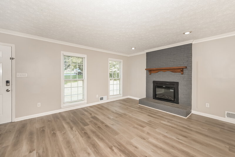 1,870/Mo, 529 Valley View Dr Winder, GA 30680 Living Room View 2