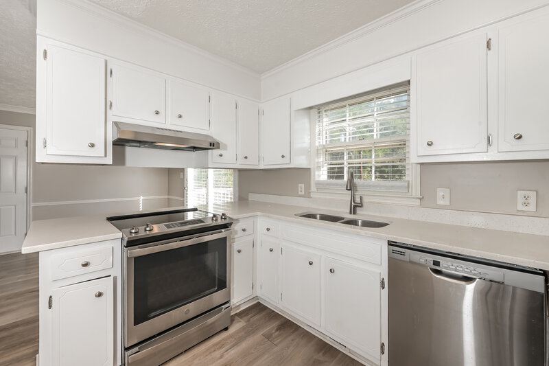 1,870/Mo, 529 Valley View Dr Winder, GA 30680 Kitchen View