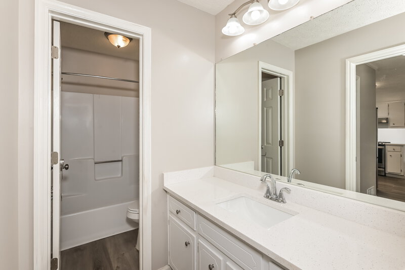 1,870/Mo, 529 Valley View Dr Winder, GA 30680 Bathroom View