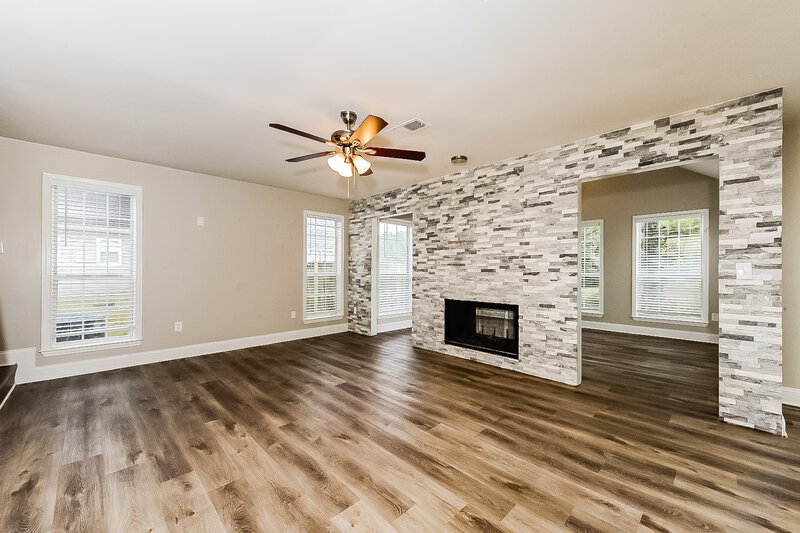 2,400/Mo, 7971 Clearview Cir Riverdale, GA 30296 Living Room View