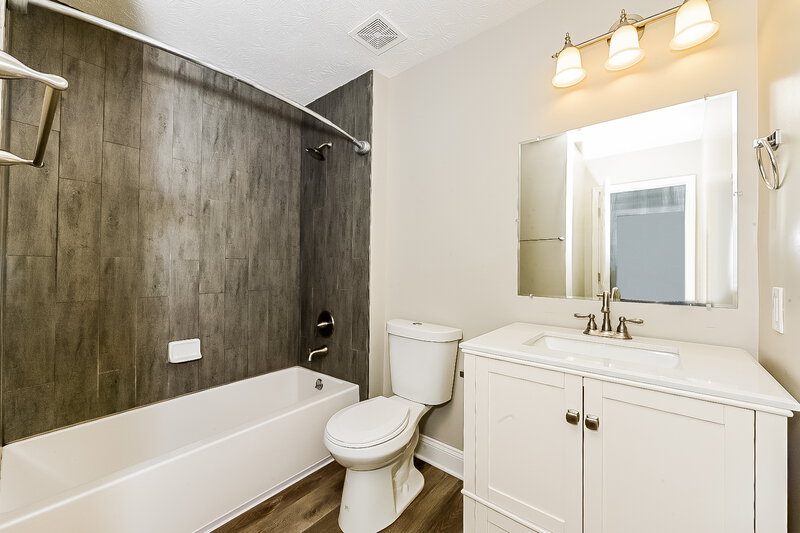 2,400/Mo, 7971 Clearview Cir Riverdale, GA 30296 Bathroom View