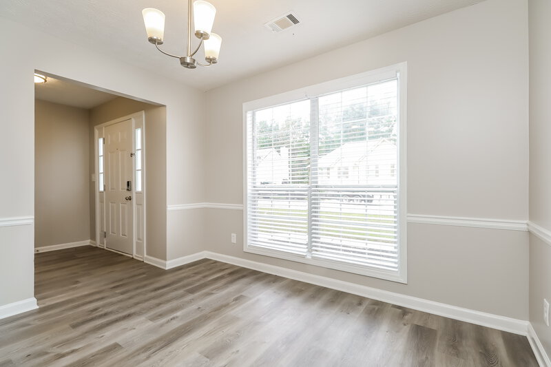 2,350/Mo, 632 Pennybrook Ln Stone Mountain, GA 30087 Dining Room View